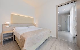 Hotel Delfino Venezia Mestre 4*